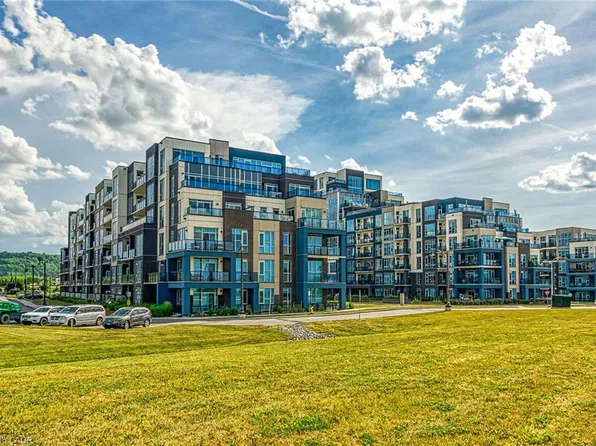 16 Concord Pl #Penthouse 613, Grimsby, ON L3M 0J1