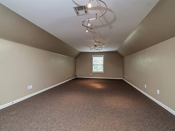 4th image of 811 Merry Lake Dr