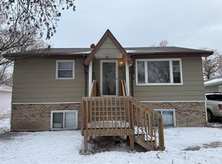 717 26th St N, Fargo, ND