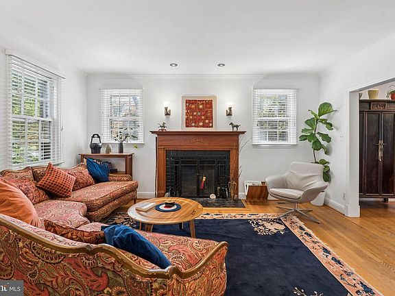 5th image of 316 Woodbourne Ave