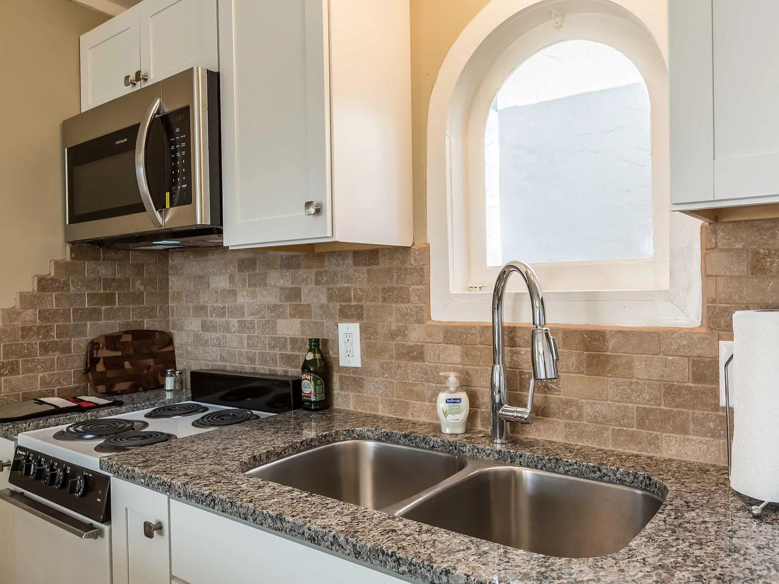 1 bed, 500 sqft, $1,300 — Photo 2