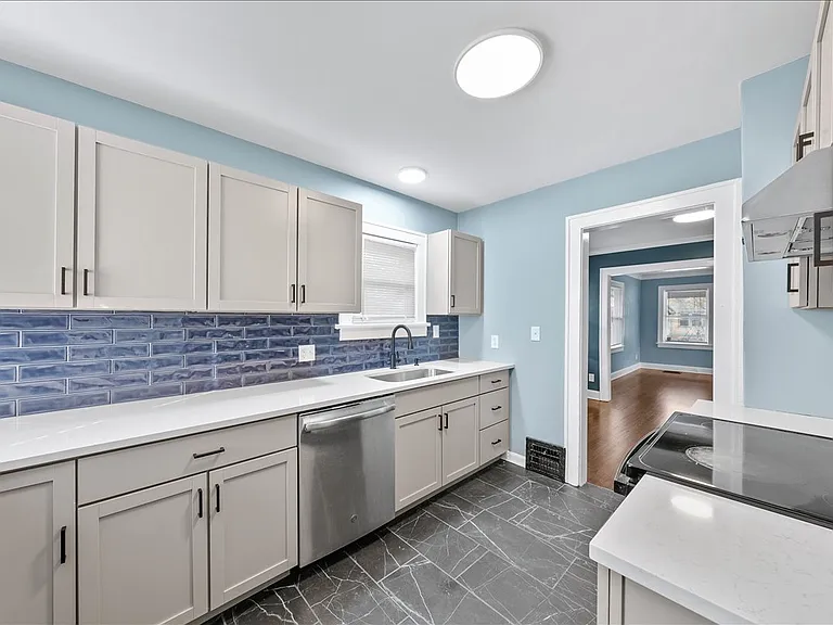 1311 E 62nd St — Photo 3