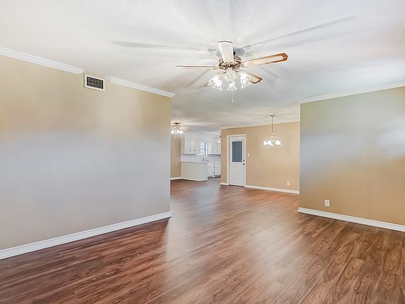 4th image of 1304 Travis St