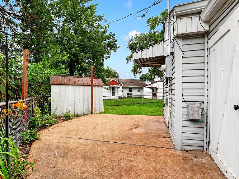 2844 Westlawn St — Photo 30