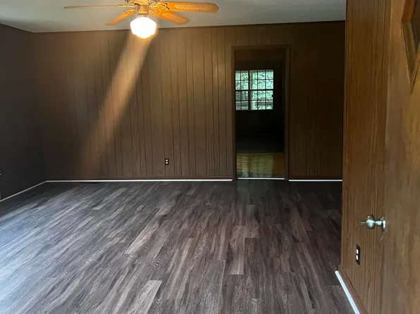 265 2nd Pl SW, Graysville, AL 35073