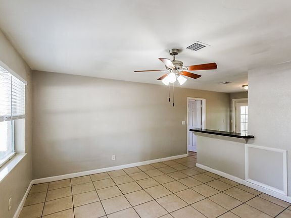 4th image of 2520 NE 7th Ter