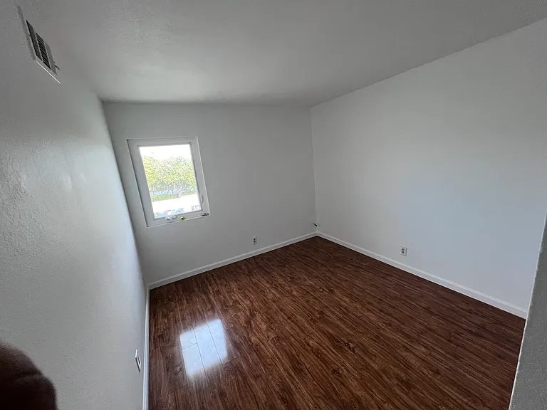 449 Cannon Green Dr #B — Photo 7