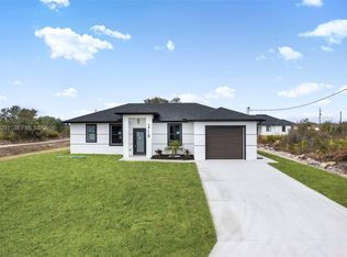 2718 67th St W, Lehigh Acres, FL 33971