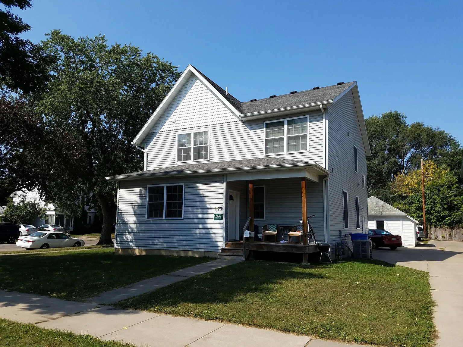 4 bed, 1000 sqft, $1,980 — Photo 1