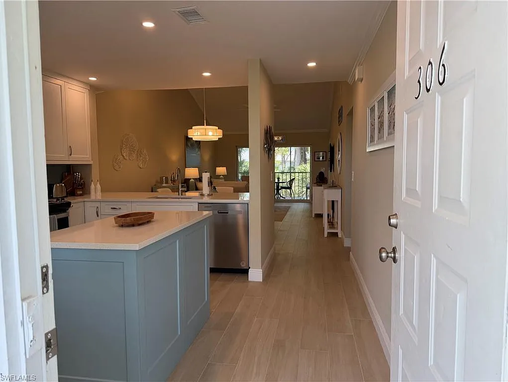 2 bed, 2.0 bath, 1100 sqft, $4,500 — Photo 4