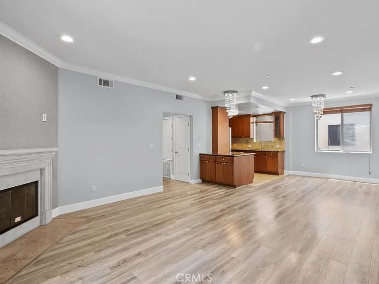 11280 La Maida St #303 — Photo 3