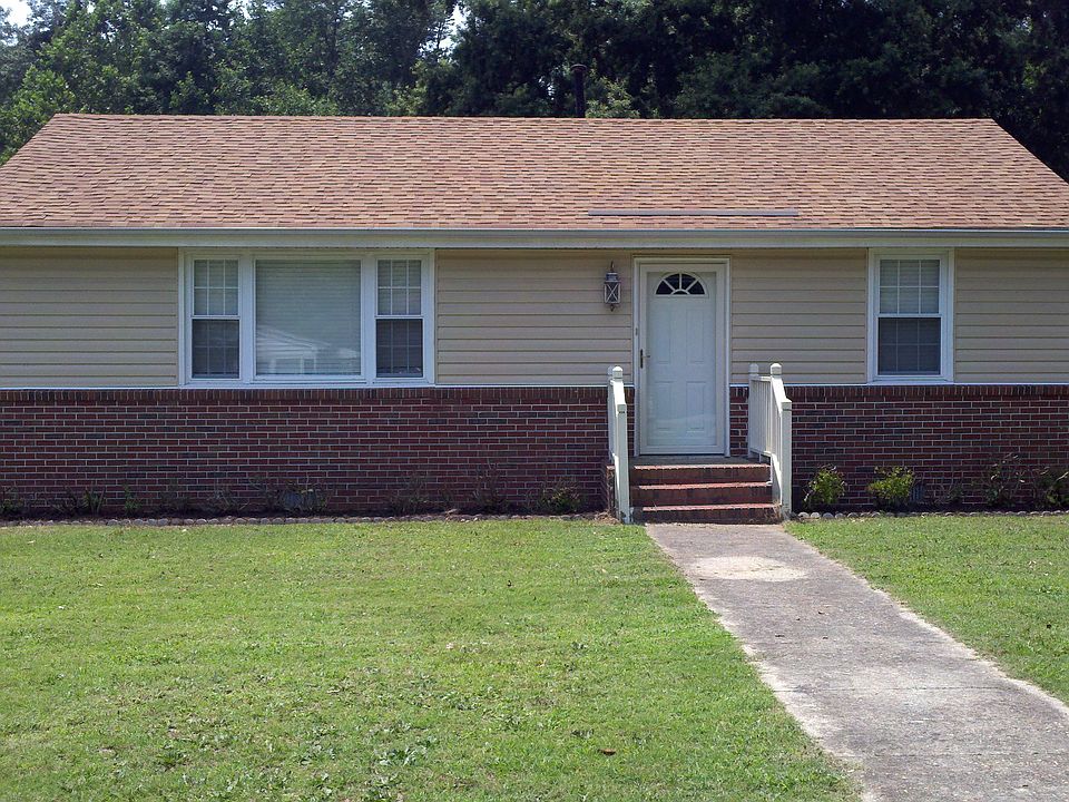 1st image of 200 Dumont Ave