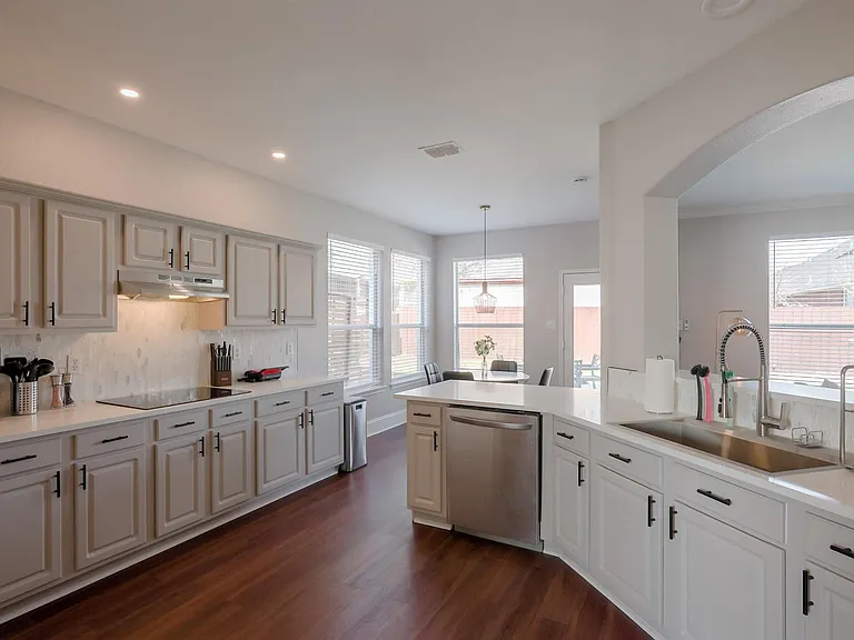 2808 Wales Ct — Photo 10