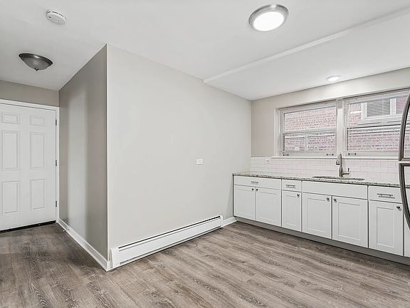 4th image of 5358 S Narragansett Ave #1