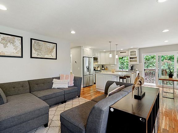 5th image of 229 Naomi Ave