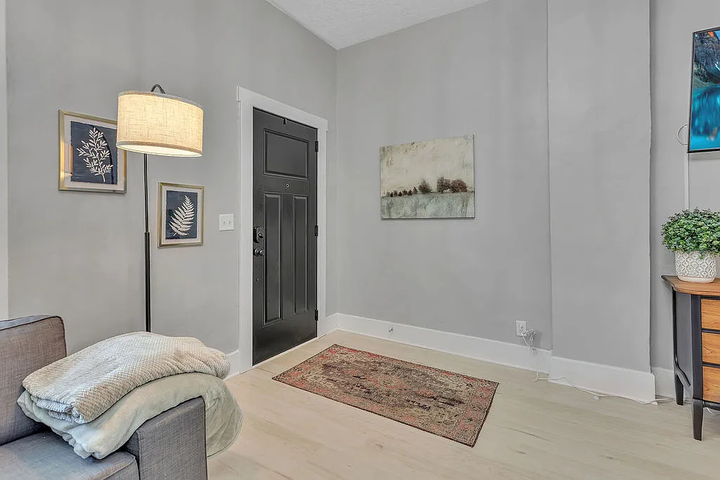 2 bed, 1300 sqft, $2,500 — Photo 3