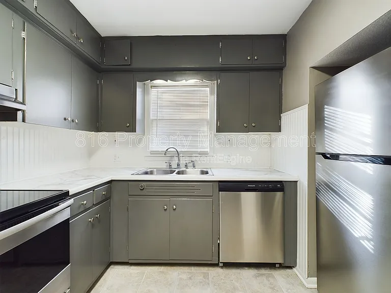 5012 S Grand Ave — Photo 6