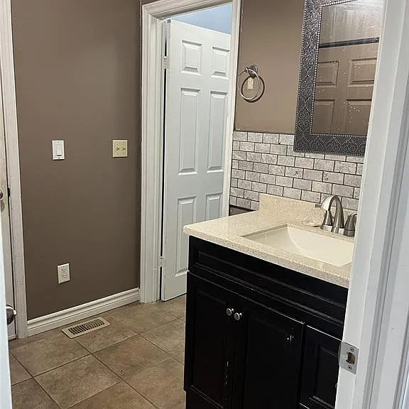 3515 Glenwood Ave — Photo 8