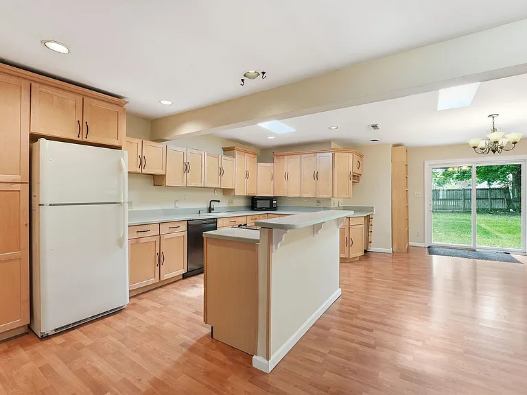 7605 Fisher Dr — Photo 8