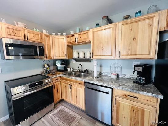 216 Division St, Sullivan, MO 63080