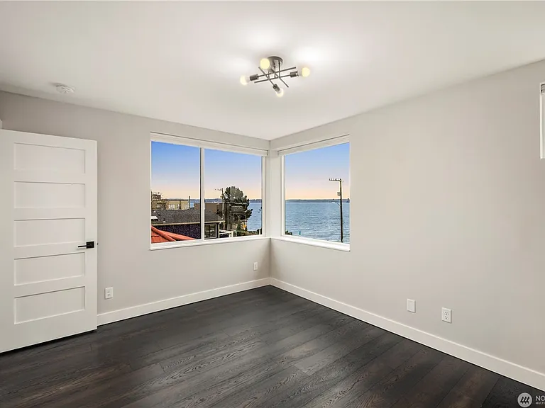4018 Beach Dr SW — Photo 15