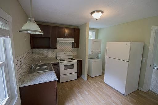 2nd image of 905B Due West Ave