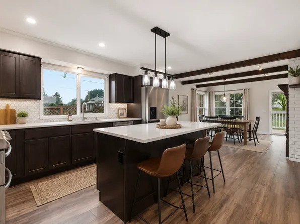 952 Logan Ln, South Saint Paul, MN 55075