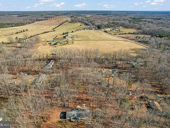 3rd image of 11521 Foxwood Ln