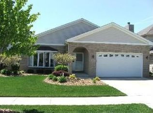 5421 W Foxwoods Dr, Oak Lawn, IL 60453