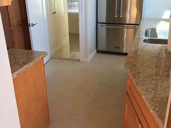 5th image of 514 Athol Ave