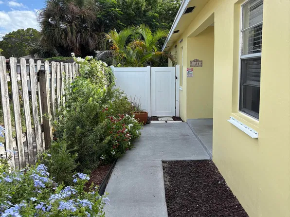 126 Milton St, Lantana, FL 33462