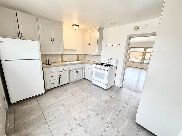 6100 Glen Alder St — Photo 18