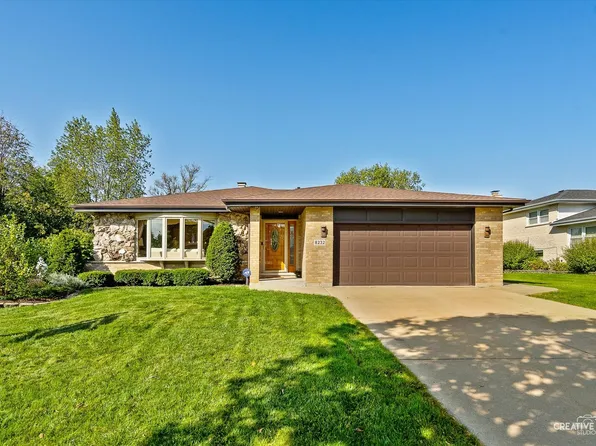 8232 Cromwell Ave, Woodridge, IL 60517