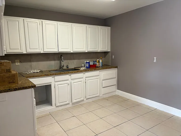 4214 Greenwood Ave — Photo 6