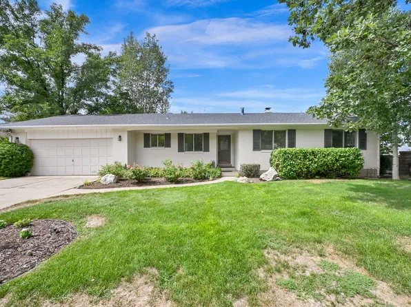 5714 S Laurelwood St, Holladay, UT 84121