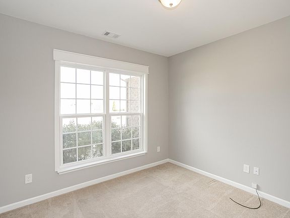 3rd image of 2807 Kaye Dr