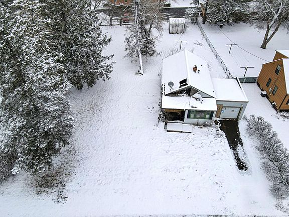 3rd image of 811 Brook St