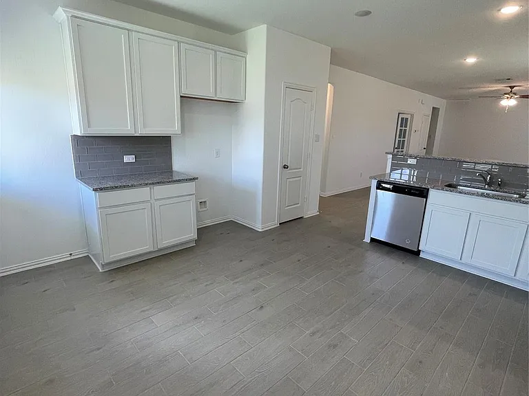 8111 Royal Palm Ct — Photo 24