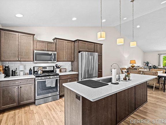 4th image of 2983 Raspberry Ln