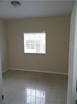 3rd image of 401 Navarre Ave