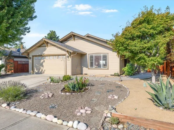 155 Country Hill Dr, Phoenix, OR 97535