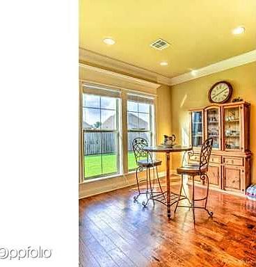 4th image of 605 Bitter Pecan Dr