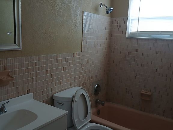 4th image of 1473 NW 60th Ave #1
