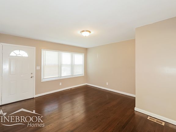 3rd image of 715 N Sunset Dr