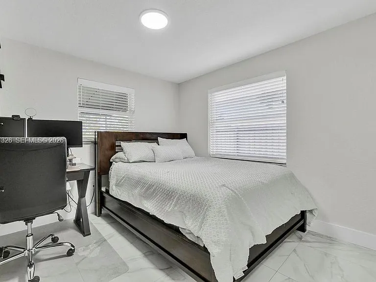 6470 SW 27th St — Photo 10