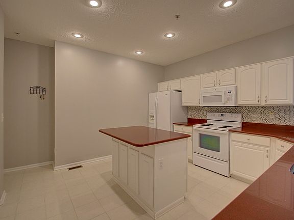 2nd image of 613 Radnor Ln
