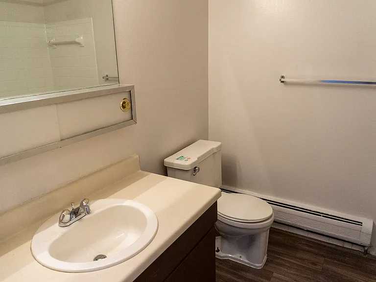 Golf Manor Apartments — Photo 14