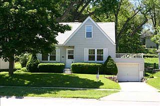 3rd image of 3824 Nortth 52nd St