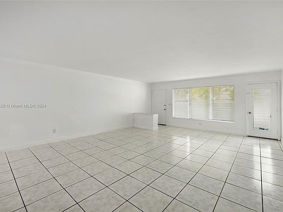 4th image of 1885 NE 121st St APT 7
