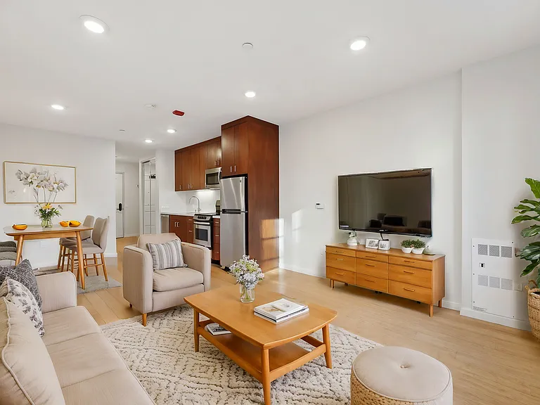 Addison Arts Apartments — Photo 133